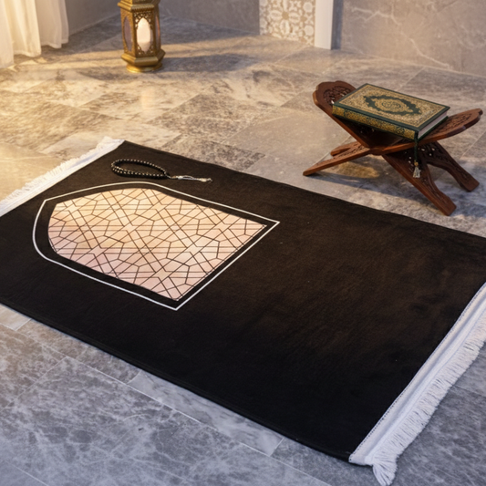 Black Elegance Mehrab Prayer Mat